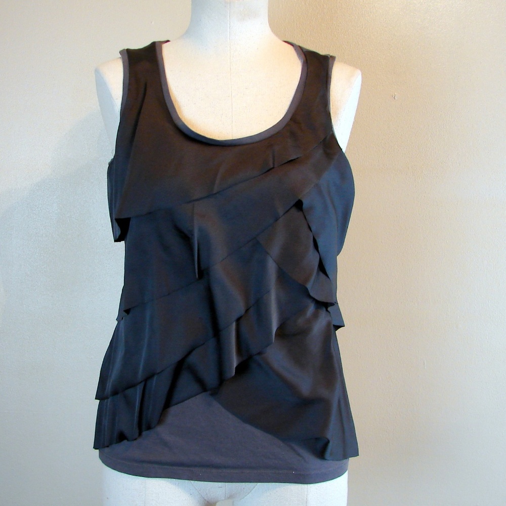 🎶Ann Taylor scalloped sleeveless gray blouse - Picture 2 of 5